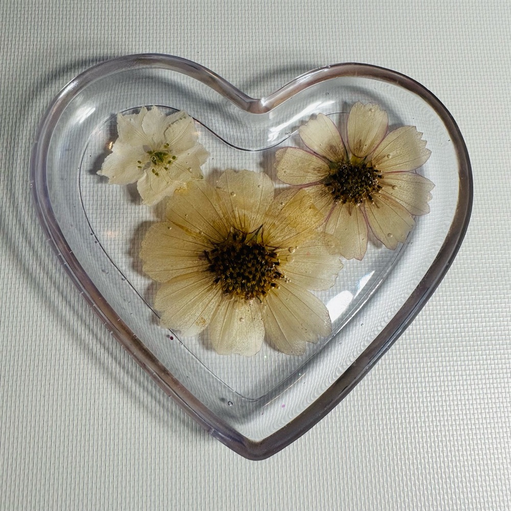 Hand Crafted Resin Heart-Shaped Floral Jewelry Dish